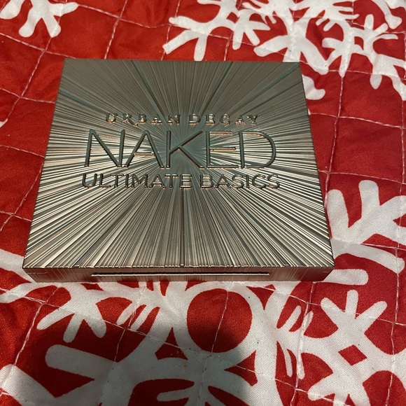 Urban Decay Naked Basics Palette - Picture 1 of 2